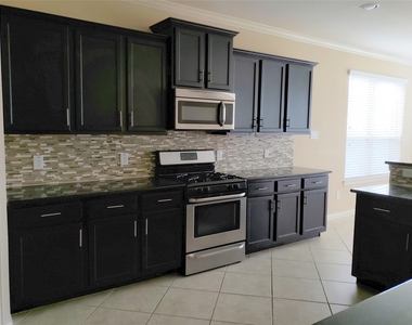 8818 Cornina Drive - Photo Thumbnail 12