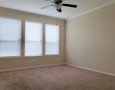8818 Cornina Drive - Photo Thumbnail 14