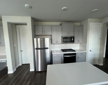 2638 Settler Hill Drive - Photo Thumbnail 7
