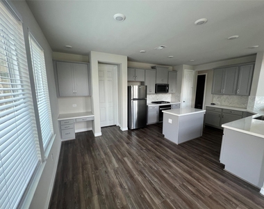 2638 Settler Hill Drive - Photo Thumbnail 6