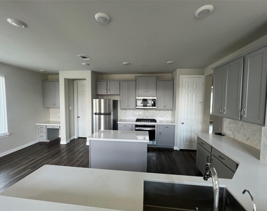 2638 Settler Hill Drive - Photo Thumbnail 9