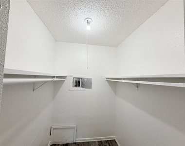 9461 Pagewood Lane - Photo Thumbnail 15