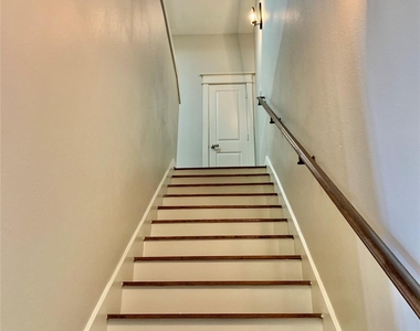 5305 Nett Street - Photo Thumbnail 6