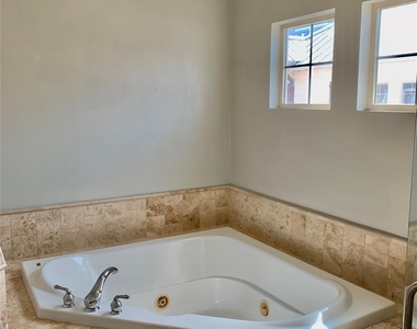 5305 Nett Street - Photo Thumbnail 10