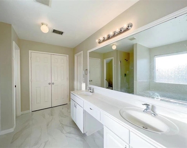18102 Redoak Manor Lane - Photo Thumbnail 10