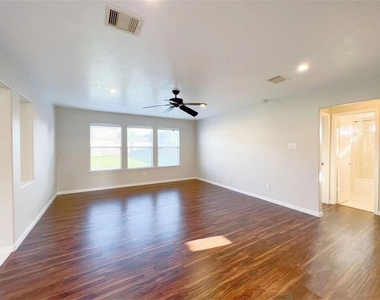 18102 Redoak Manor Lane - Photo Thumbnail 2