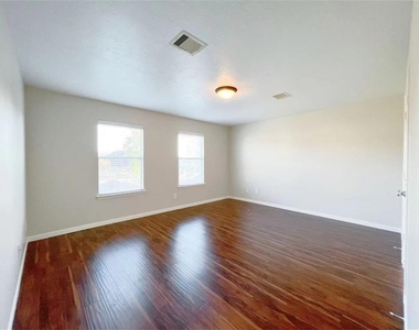 18102 Redoak Manor Lane - Photo Thumbnail 9