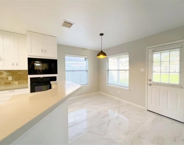 18102 Redoak Manor Lane - Photo Thumbnail 3