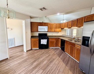 16914 Summer Dawn Place - Photo Thumbnail 6
