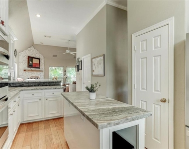 1706 Country Squire Drive - Photo Thumbnail 12