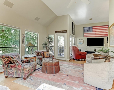 1706 Country Squire Drive - Photo Thumbnail 9