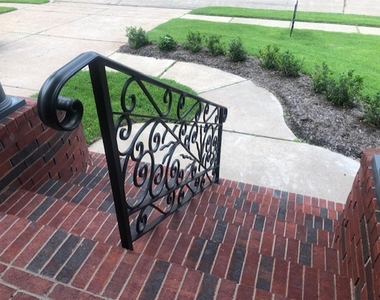 1706 Country Squire Drive - Photo Thumbnail 4