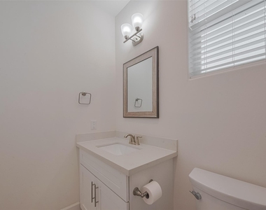 854 W 20th Street - Photo Thumbnail 17