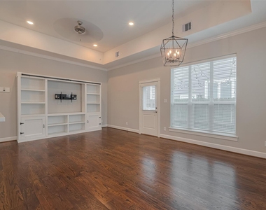 854 W 20th Street - Photo Thumbnail 4