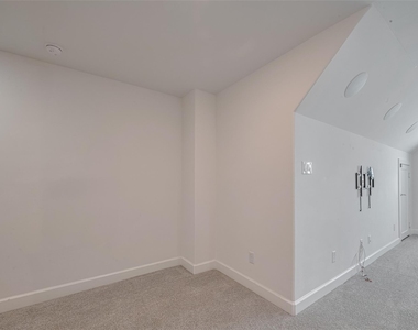 854 W 20th Street - Photo Thumbnail 26