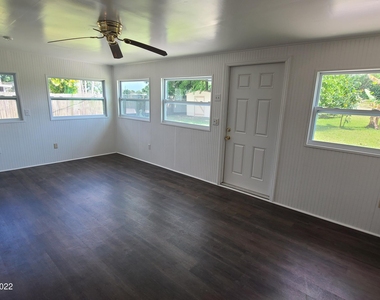 2012 Beekman Street Ne - Photo Thumbnail 11