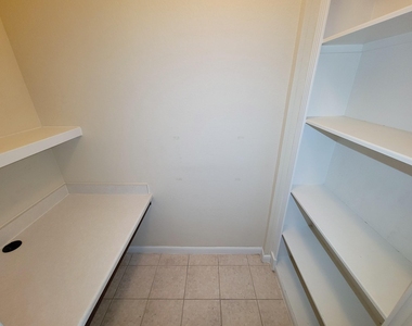 7575 Kirby Drive - Photo Thumbnail 3