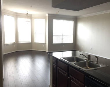 7575 Kirby Drive - Photo Thumbnail 8