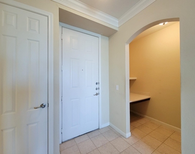7575 Kirby Drive - Photo Thumbnail 2