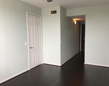 7575 Kirby Drive - Photo Thumbnail 11