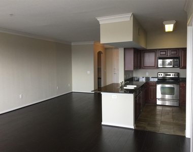 7575 Kirby Drive - Photo Thumbnail 7