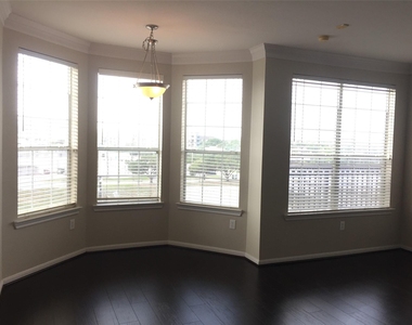 7575 Kirby Drive - Photo Thumbnail 9