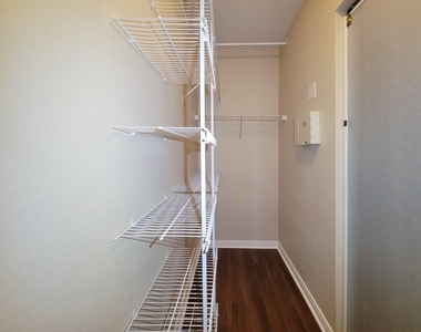 7575 Kirby Drive - Photo Thumbnail 12