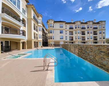 7575 Kirby Drive - Photo Thumbnail 17