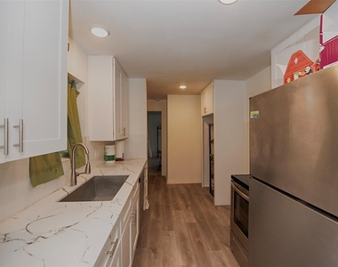 2802 Canfield Street - Photo Thumbnail 12