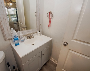 2802 Canfield Street - Photo Thumbnail 17