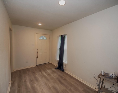 2802 Canfield Street - Photo Thumbnail 7