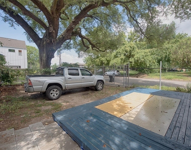 2802 Canfield Street - Photo Thumbnail 6