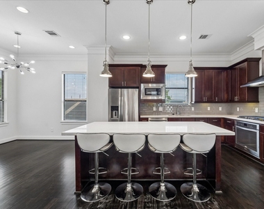 734 W 20th Street - Photo Thumbnail 1