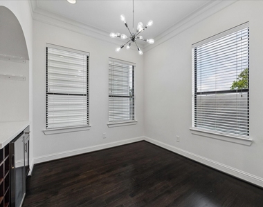 734 W 20th Street - Photo Thumbnail 10