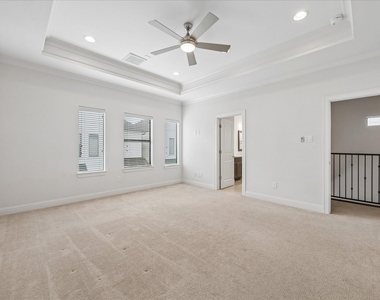 734 W 20th Street - Photo Thumbnail 11