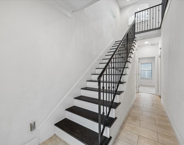 734 W 20th Street - Photo Thumbnail 21
