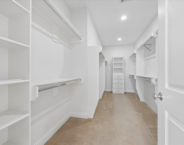 734 W 20th Street - Photo Thumbnail 14