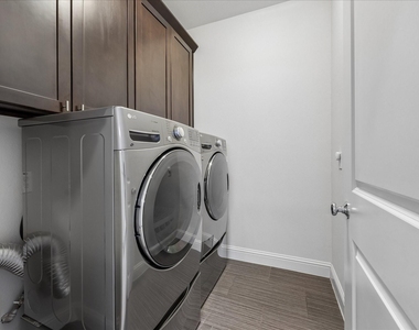734 W 20th Street - Photo Thumbnail 22