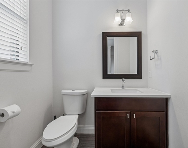 734 W 20th Street - Photo Thumbnail 18