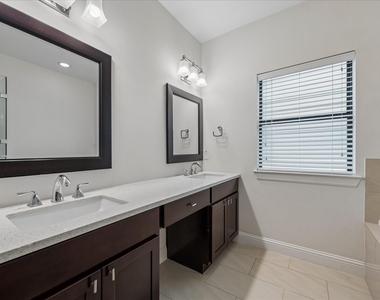 734 W 20th Street - Photo Thumbnail 13