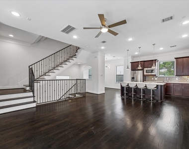 734 W 20th Street - Photo Thumbnail 8