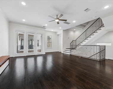 734 W 20th Street - Photo Thumbnail 9