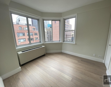 East 51st Street - Photo Thumbnail 4
