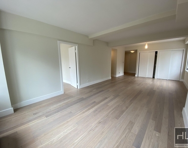 East 51st Street - Photo Thumbnail 1