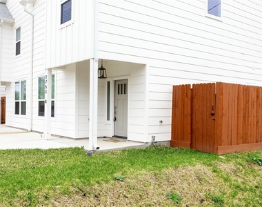2753 Redrock Street - Photo Thumbnail 3