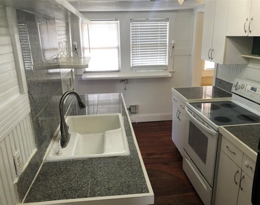310 W Genesee Street - Photo Thumbnail 5