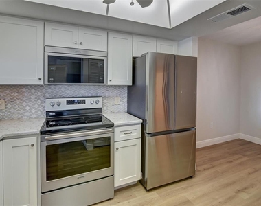 126 1st Street E - Photo Thumbnail 15