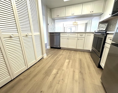 126 1st Street E - Photo Thumbnail 12
