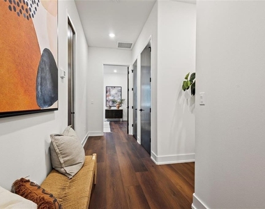 3023 1st Avenue S - Photo Thumbnail 5