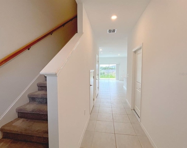 11832 Glenside Terrace - Photo Thumbnail 2